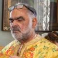 Απεβίωσε ο παπα-Τσάκαλος, γνωστός από τις τηλεοπτικές του εμφανίσεις
