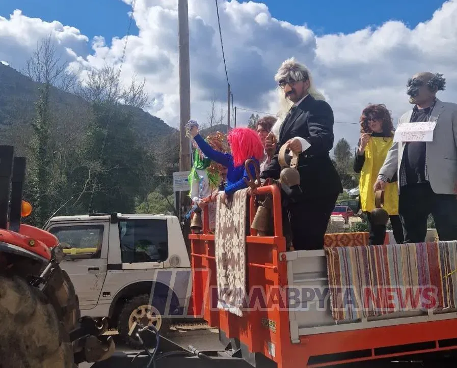 Πολύχρωμες μεταμφιέσεις, ευφάνταστα μηνύματα στα Τριπόταμα ΦΩΤΟ 36 Πολύχρωμες μεταμφιέσεις, ευφάνταστα μηνύματα στα Τριπόταμα ΦΩΤΟ