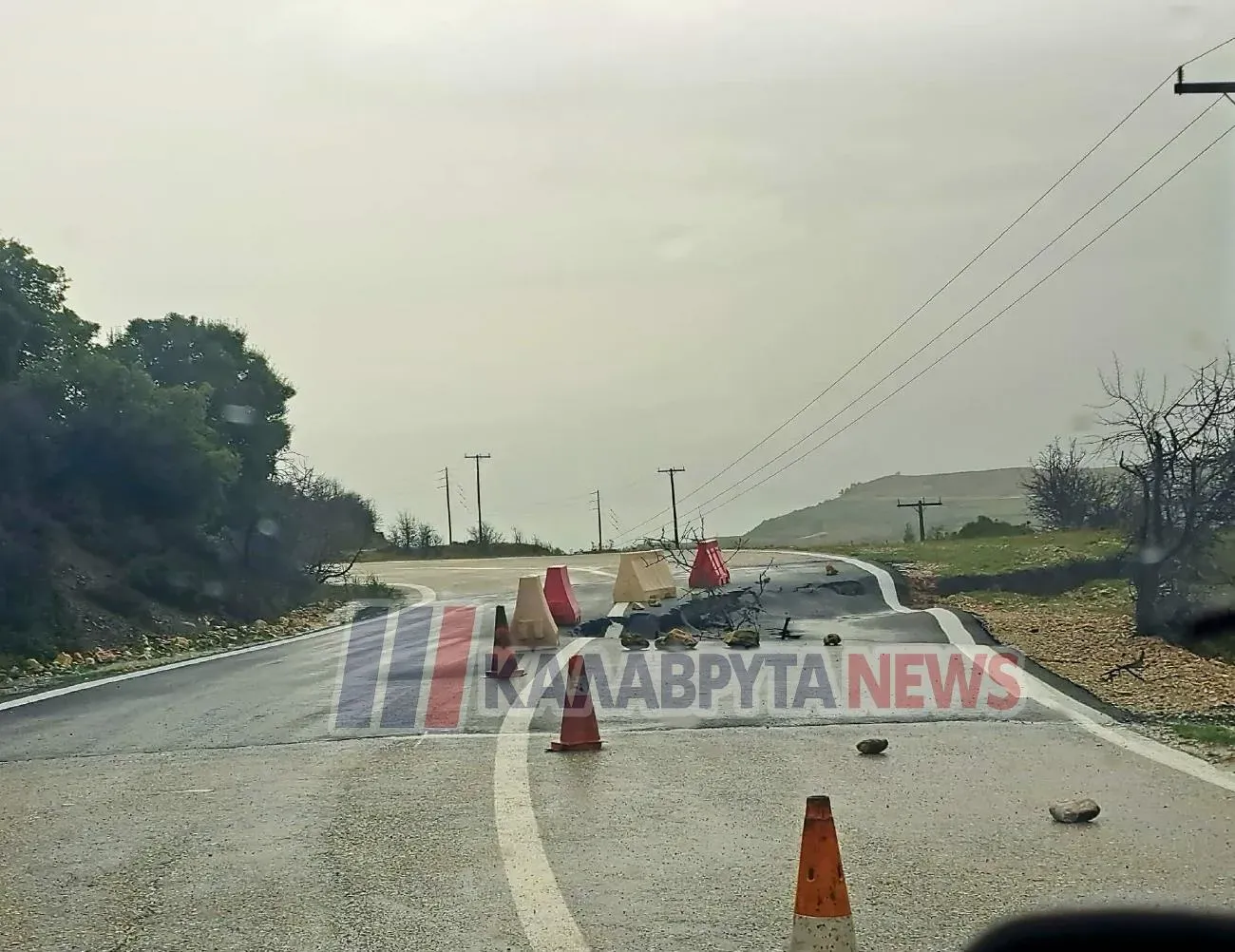 Καλάβρυτα: Καθίζηση στο οδόστρωμα προς Δουμενά ΦΩΤΟ 28 Καλάβρυτα: Καθίζηση στο οδόστρωμα προς Δουμενά ΦΩΤΟ