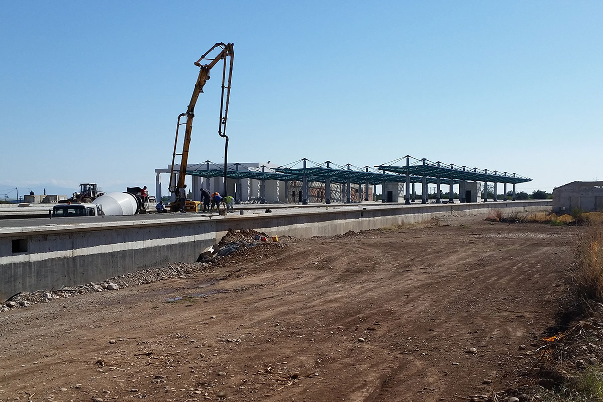 Αχαΐα: Εκθετος ο Κυρανάκης και για τον Προαστιακό - Με χωματόδρομο Σταθμός του σύγχρονου Τρένου ΦΩΤΟ