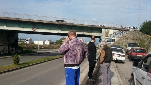 Θεσσαλονίκη: Νεαρή γυναίκα έπεσε από γέφυρα περιφερειακής οδού