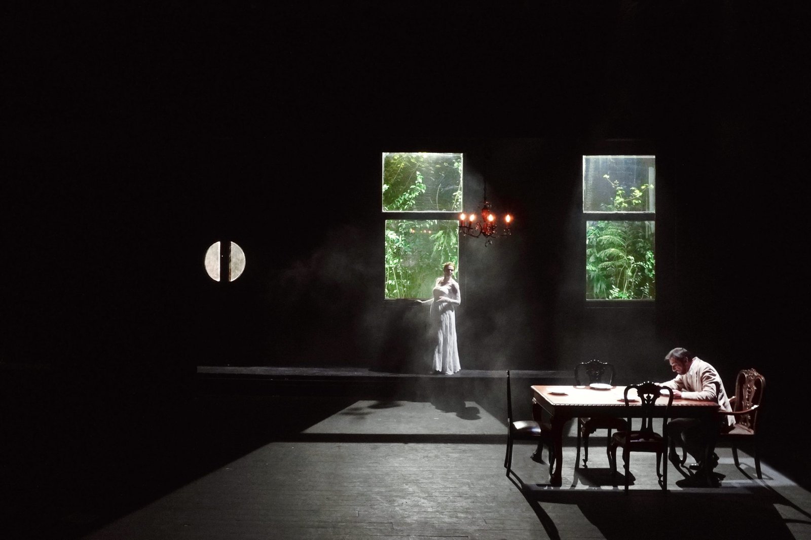 Τελευταίες παραστάσεις για το «Ταξίδι Μεγάλης Μέρας Μέσα στη Νύχτα» του ΔΗΠΕΘΕ Πάτρας ΦΩΤΟ