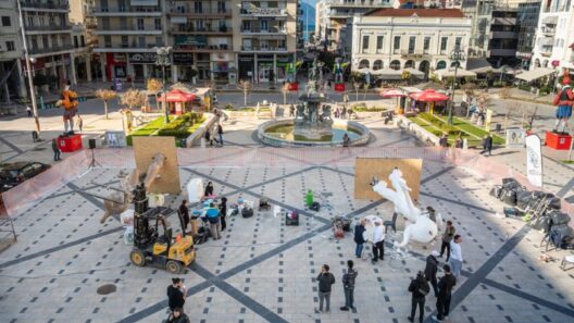 Πάτρα: Στην πλατεία Γεωργίου γιγάντια Καρναβαλική κατασκευή ΦΩΤΟ