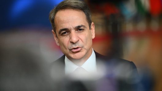 Μητσοτάκης: «Οι σχέσεις της Ευρώπης με ΗΠΑ δοκιμάζονται», στο Κυριακάτικο μήνυμα