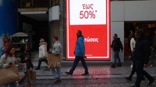 Αχαΐα: Ανοιχτά καταστήματα με Χειμερινές εκπτώσεις την Κυριακή - Ποια Markets