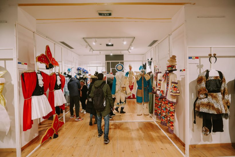 Εκτίθενται οι στολές πληρωμάτων του Πατρινού Καρναβαλιού 24 Εκτίθενται οι στολές πληρωμάτων του Πατρινού Καρναβαλιού