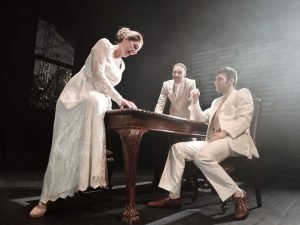 Τελευταίες παραστάσεις για το «Ταξίδι Μεγάλης Μέρας Μέσα στη Νύχτα» του ΔΗΠΕΘΕ Πάτρας ΦΩΤΟ