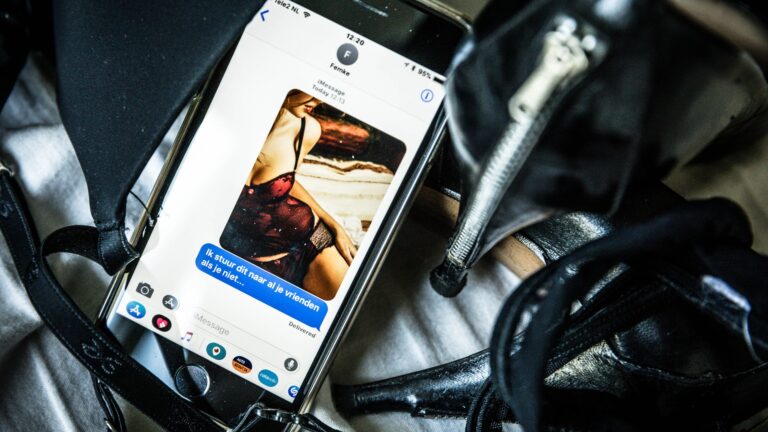 Αττική: Καθηγητής έστειλε γυμνές εικόνες της πρώην του, στον γιο της