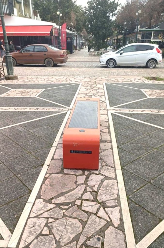 Αμαλιάδα:«Εξυπνα» παγκάκια και κάμερες ασφαλεία για τους...βάνδαλους! ΦΩΤΟ 29 Αμαλιάδα:«Εξυπνα» παγκάκια και κάμερες ασφαλεία για τους...βάνδαλους! ΦΩΤΟ