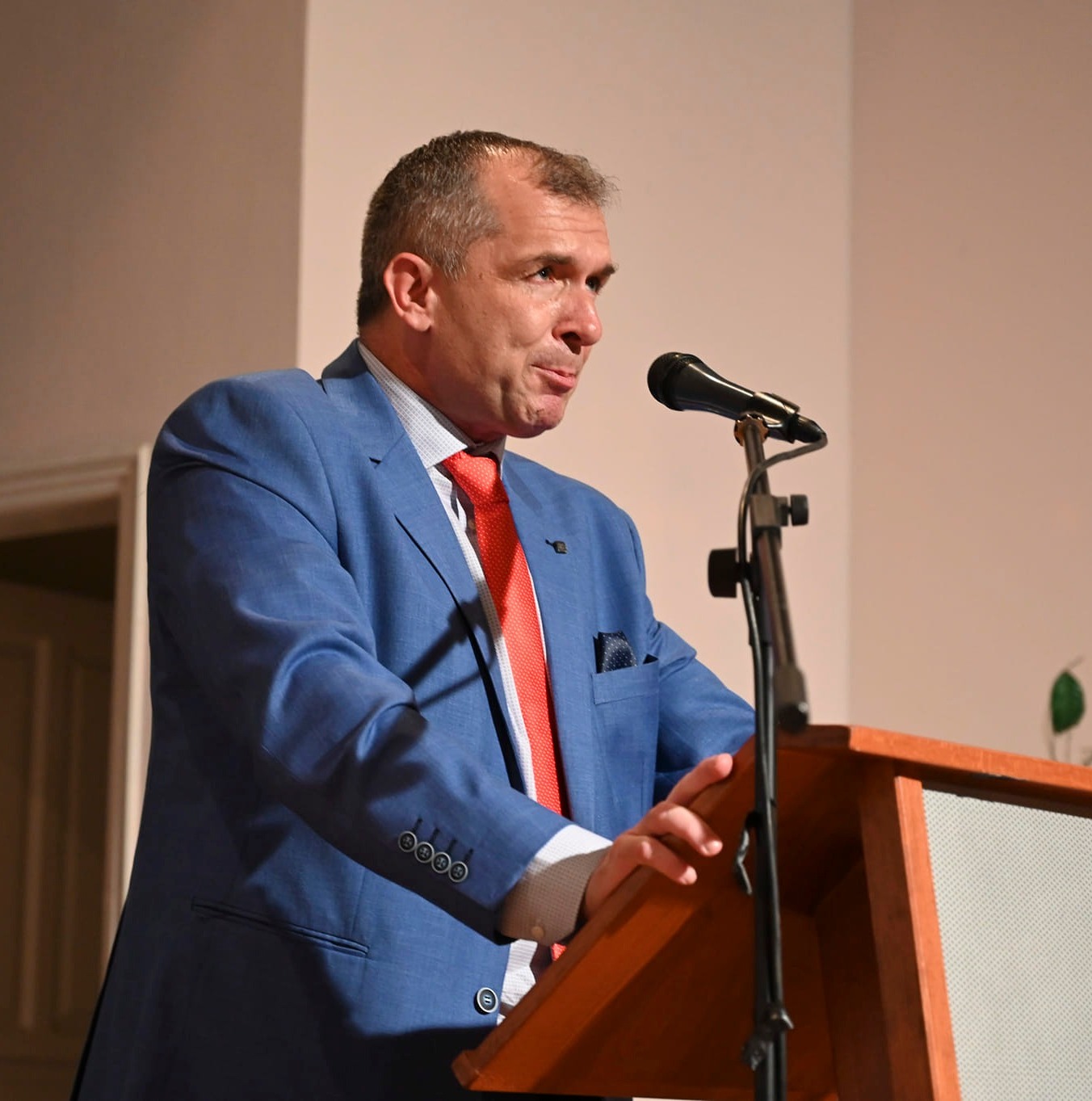 «Η κοινωνία δεν ζητά ελεημοσύνη, απαιτεί αξιοπρέπεια και σεβασμό» 31 «Η κοινωνία δεν ζητά ελεημοσύνη, απαιτεί αξιοπρέπεια και σεβασμό»