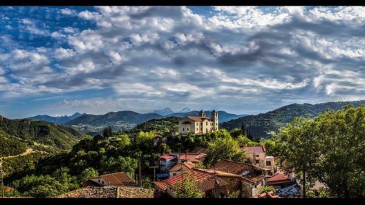 Λεόντιο: Κατέρρευσε ο λόφος που βρίσκεται η Εκκλησία μετά από βροχόπτωση - Εντρομοι οι κάτοικοι ΦΩΤΟ