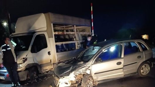 Βραχνέϊκα: Σοβαρό τροχαίο - ΙΧ με και Φορτηγό με υγραέριο πάνω στις γραμμές του τρένου