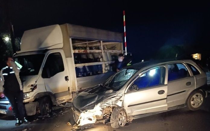 Βραχνέϊκα: Σοβαρό τροχαίο - ΙΧ με και Φορτηγό με υγραέριο πάνω στις γραμμές του τρένου 27 Βραχνέϊκα: Σοβαρό τροχαίο – ΙΧ με και Φορτηγό με υγραέριο πάνω στις γραμμές του τρένου