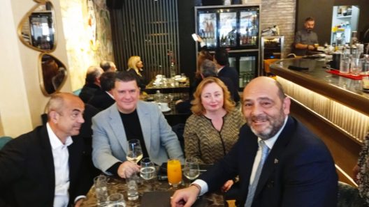 Χαλαρό καφέ για τον Ιάσωνα Φωτήλα στο «επαναστατικό» Αίγιο ΦΩΤΟ