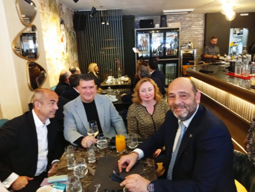 Χαλαρό καφέ για τον Ιάσωνα Φωτήλα στο «επαναστατικό» Αίγιο ΦΩΤΟ 24 Χαλαρό καφέ για τον Ιάσωνα Φωτήλα στο «επαναστατικό» Αίγιο ΦΩΤΟ