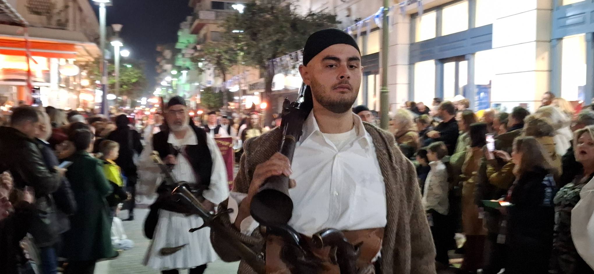 Αίγιο: Με νυχτερινή παρέλαση Αναβιωτών και με Αλογα τιμήθηκε η Μυστική Συνέλευση της Βοστίτσας ΠΛΟΥΣΙΟ ΦΩΤΟΡΕΠΟΡΤΑΖ