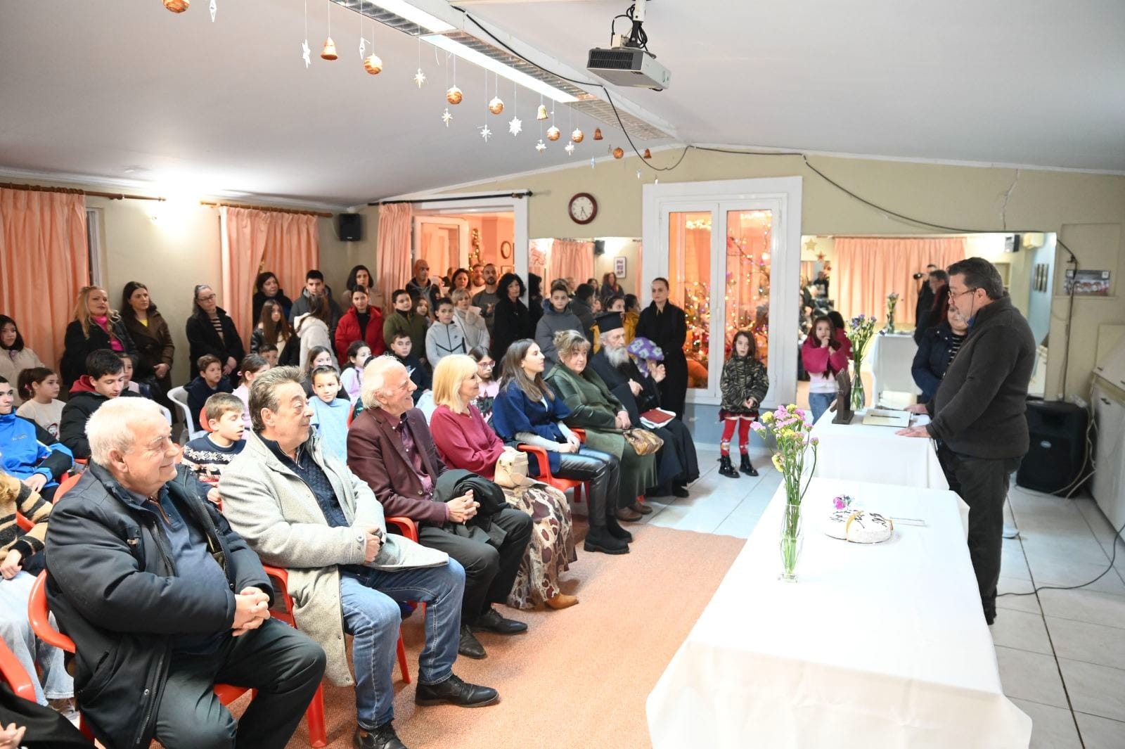 Λεύκα Πατρών: Χαμόγελα στην κοπή της πίτας του Συλλόγου ΦΩΤΟ 26 Λεύκα Πατρών: Χαμόγελα στην κοπή της πίτας του Συλλόγου ΦΩΤΟ