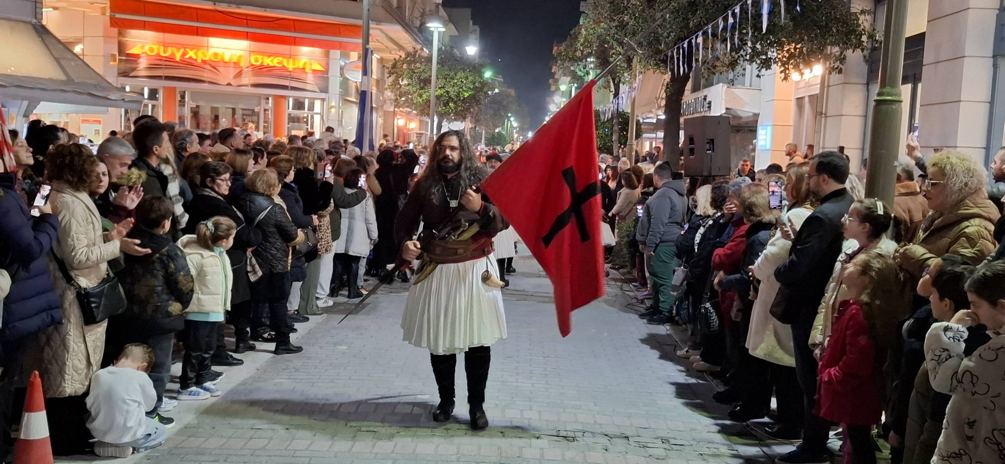 Αίγιο: Με νυχτερινή παρέλαση Αναβιωτών και με Αλογα τιμήθηκε η Μυστική Συνέλευση της Βοστίτσας ΠΛΟΥΣΙΟ ΦΩΤΟΡΕΠΟΡΤΑΖ