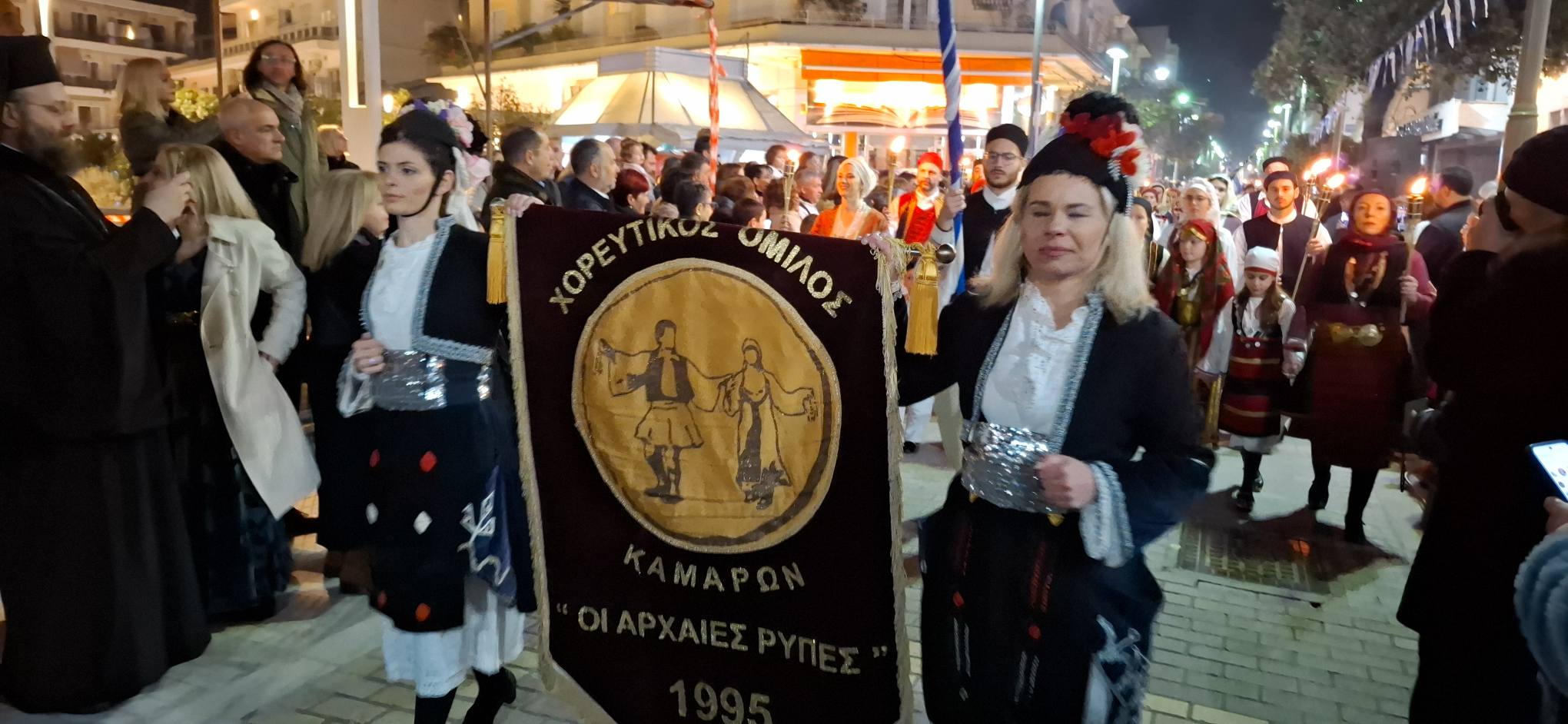 Αίγιο: Με νυχτερινή παρέλαση Αναβιωτών και με Αλογα τιμήθηκε η Μυστική Συνέλευση της Βοστίτσας ΠΛΟΥΣΙΟ ΦΩΤΟΡΕΠΟΡΤΑΖ