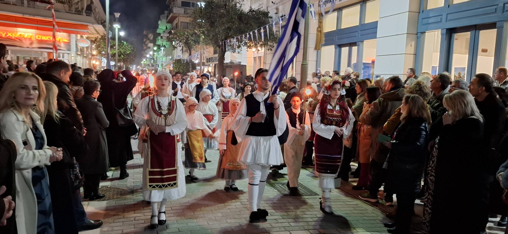 Αίγιο: Με νυχτερινή παρέλαση Αναβιωτών και με Αλογα τιμήθηκε η Μυστική Συνέλευση της Βοστίτσας ΠΛΟΥΣΙΟ ΦΩΤΟΡΕΠΟΡΤΑΖ