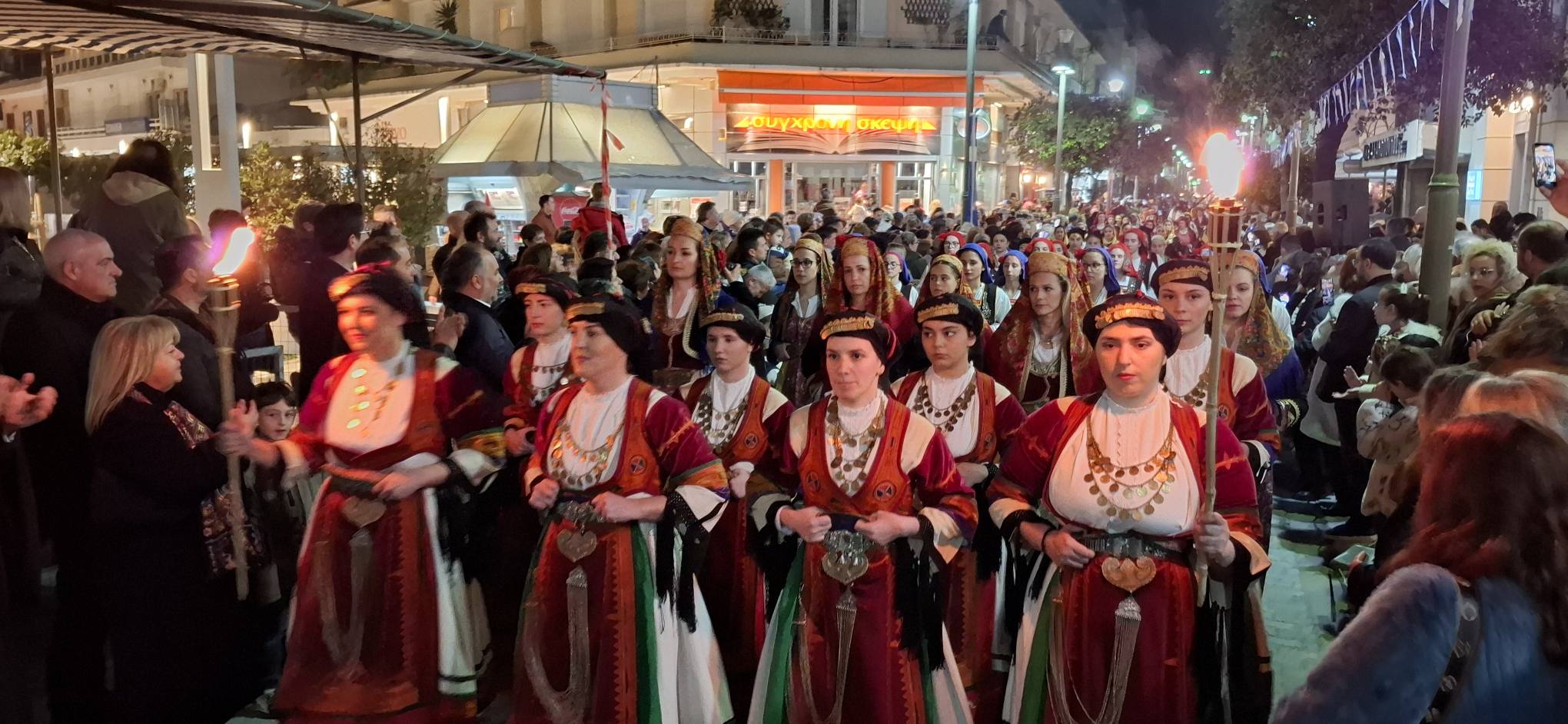 Αίγιο: Με νυχτερινή παρέλαση Αναβιωτών και με Αλογα τιμήθηκε η Μυστική Συνέλευση της Βοστίτσας ΠΛΟΥΣΙΟ ΦΩΤΟΡΕΠΟΡΤΑΖ