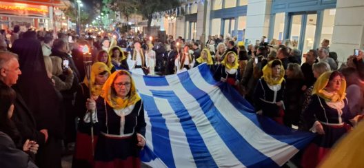 Αίγιο: Με νυχτερινή παρέλαση Αναβιωτών και με Αλογα τιμήθηκε η Μυστική Συνέλευση της Βοστίτσας ΠΛΟΥΣΙΟ ΦΩΤΟΡΕΠΟΡΤΑΖ