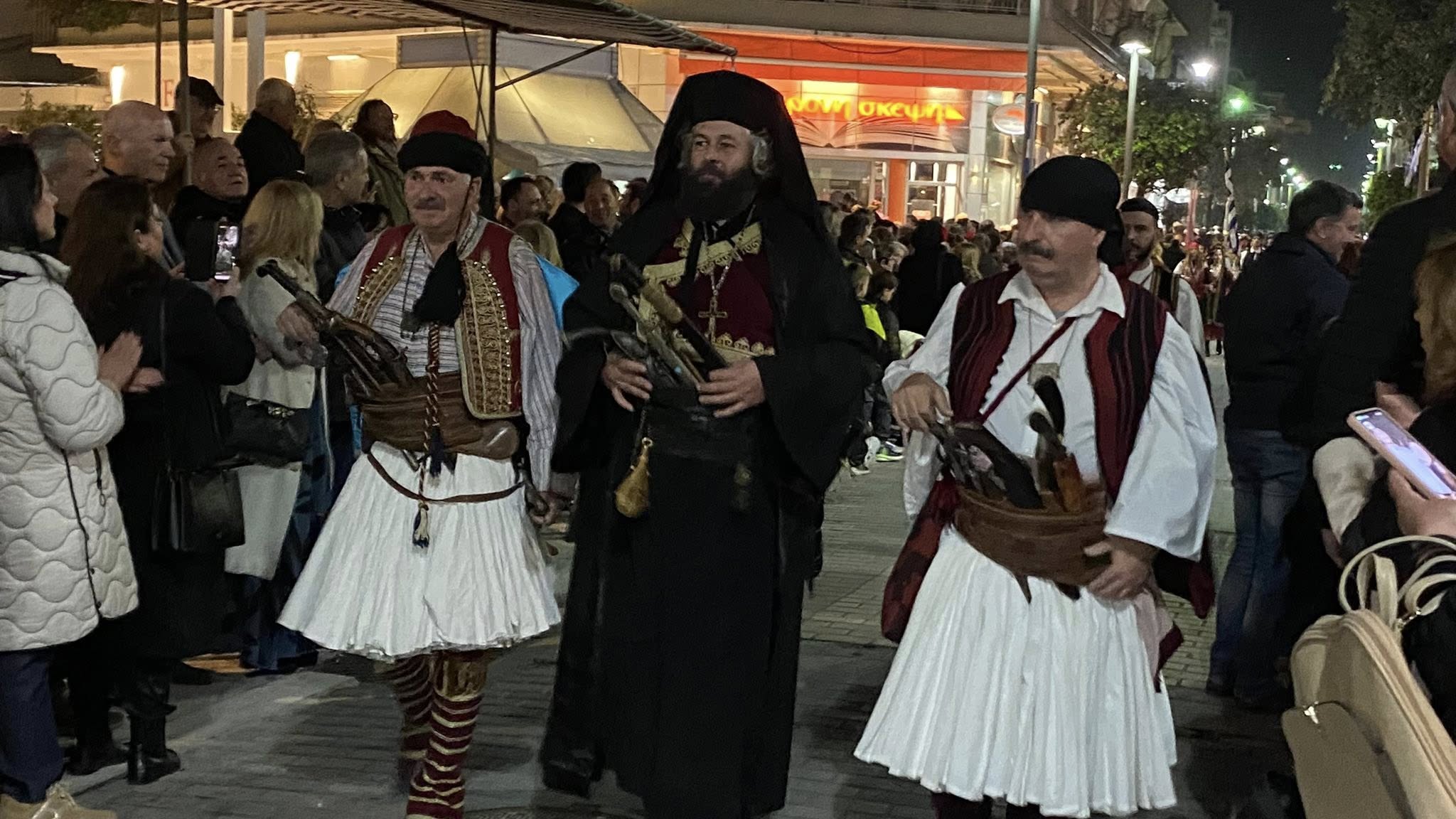 Αίγιο: Με νυχτερινή παρέλαση Αναβιωτών και με Αλογα τιμήθηκε η Μυστική Συνέλευση της Βοστίτσας ΠΛΟΥΣΙΟ ΦΩΤΟΡΕΠΟΡΤΑΖ