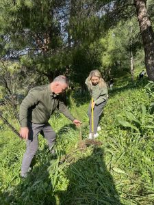 Η Χριστίνα Αλεξοπούλου έκανε «μαθήματα» δενδροφύτευσης ΦΩΤΟ 31 Η Χριστίνα Αλεξοπούλου έκανε «μαθήματα» δενδροφύτευσης ΦΩΤΟ