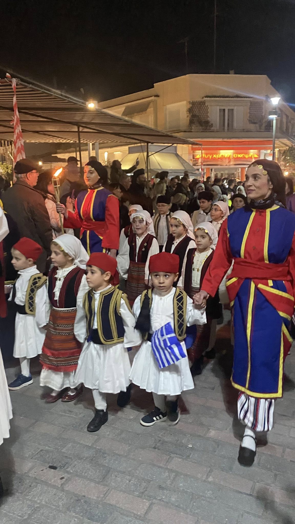 Αίγιο: Με νυχτερινή παρέλαση Αναβιωτών και με Αλογα τιμήθηκε η Μυστική Συνέλευση της Βοστίτσας ΠΛΟΥΣΙΟ ΦΩΤΟΡΕΠΟΡΤΑΖ