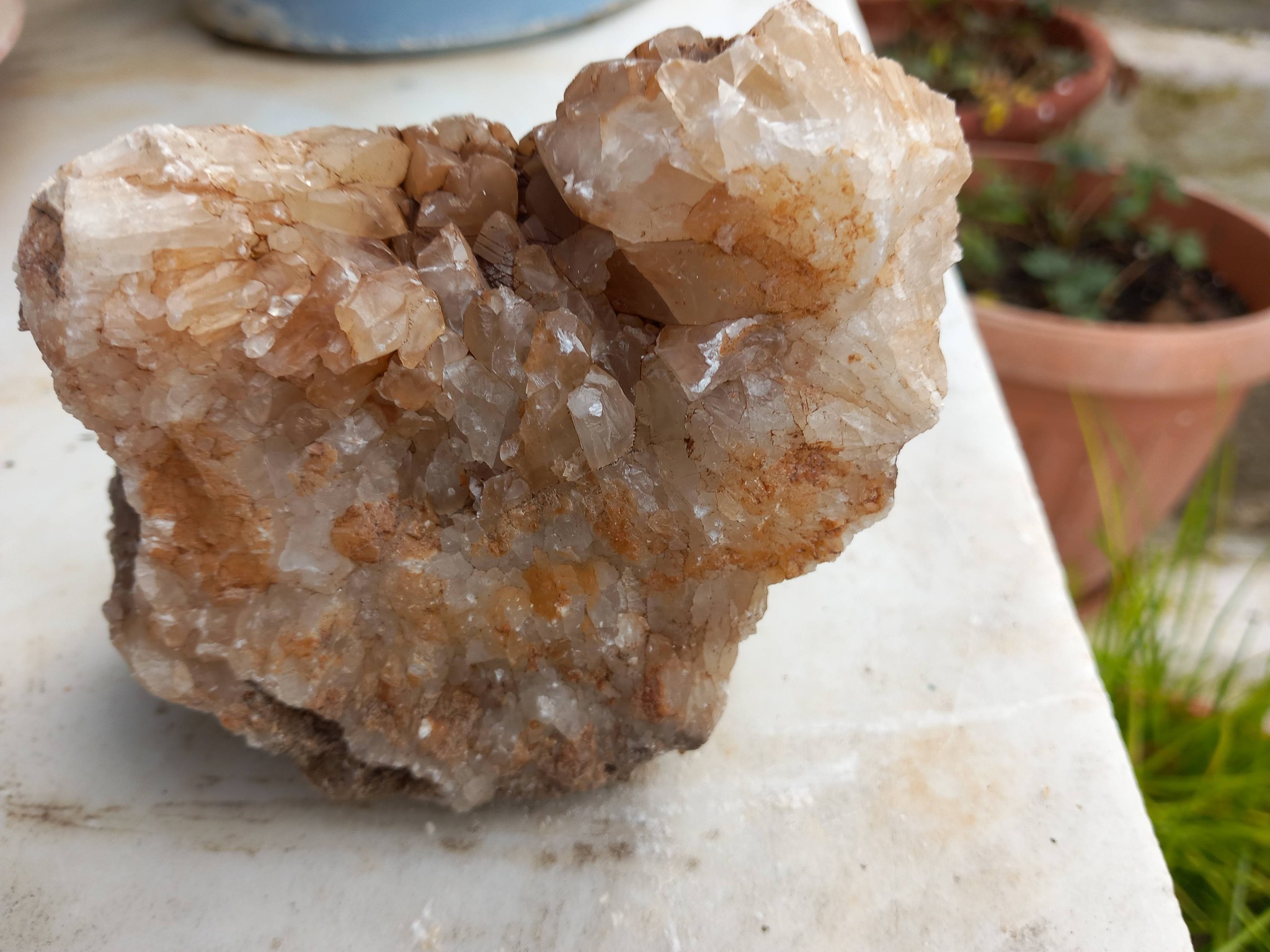 Καταρράκτης Αχαΐας: Νεαρός «γεωλόγος» συλλέγει «πλούτο» από πετρώματα με κρυστάλλους ΦΩΤΟ