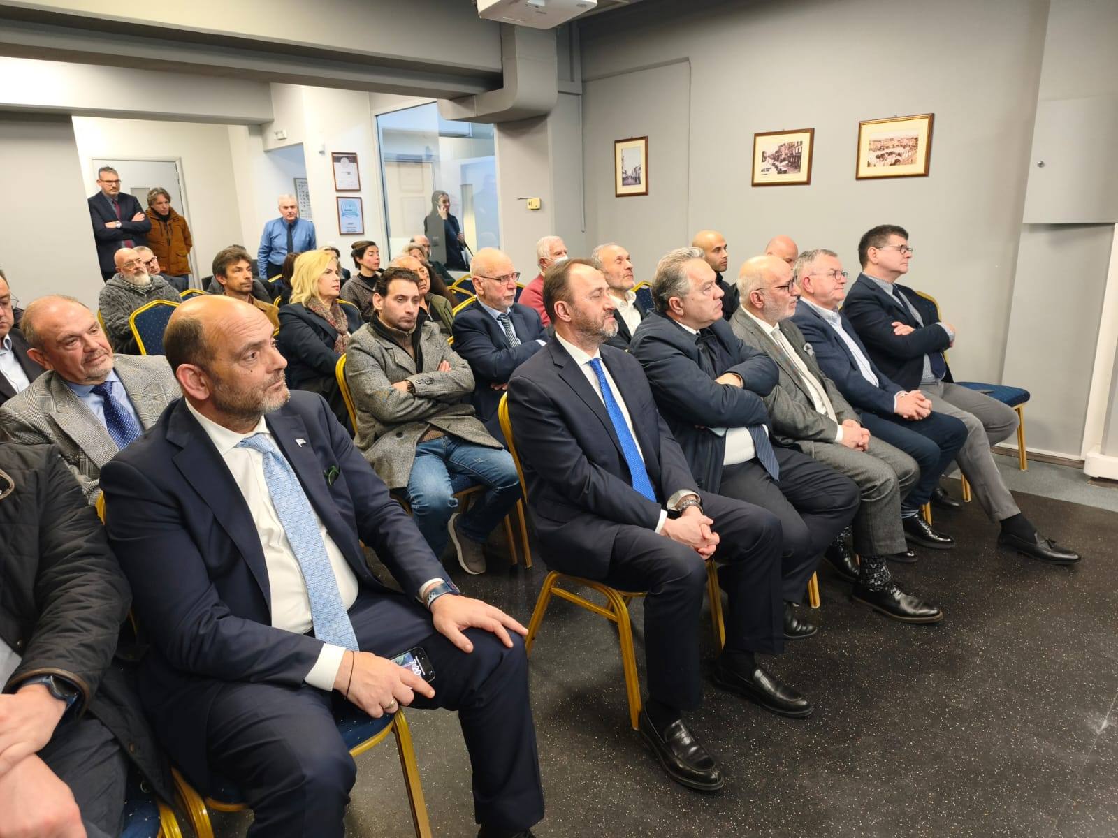 Πάτρα: Παρουσίαση του βιβλίου Μαλλιά «Ελλάδα - Αλβανία: Αλήθειες και Σκιές» ΦΩΤΟ 32 Πάτρα: Παρουσίαση του βιβλίου Μαλλιά «Ελλάδα - Αλβανία: Αλήθειες και Σκιές» ΦΩΤΟ