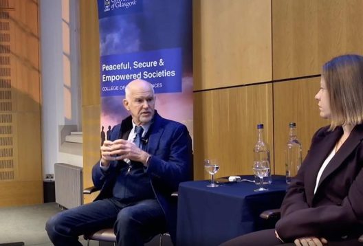 Δημοκρατία υπό πίεση και Ελληνική κρίση