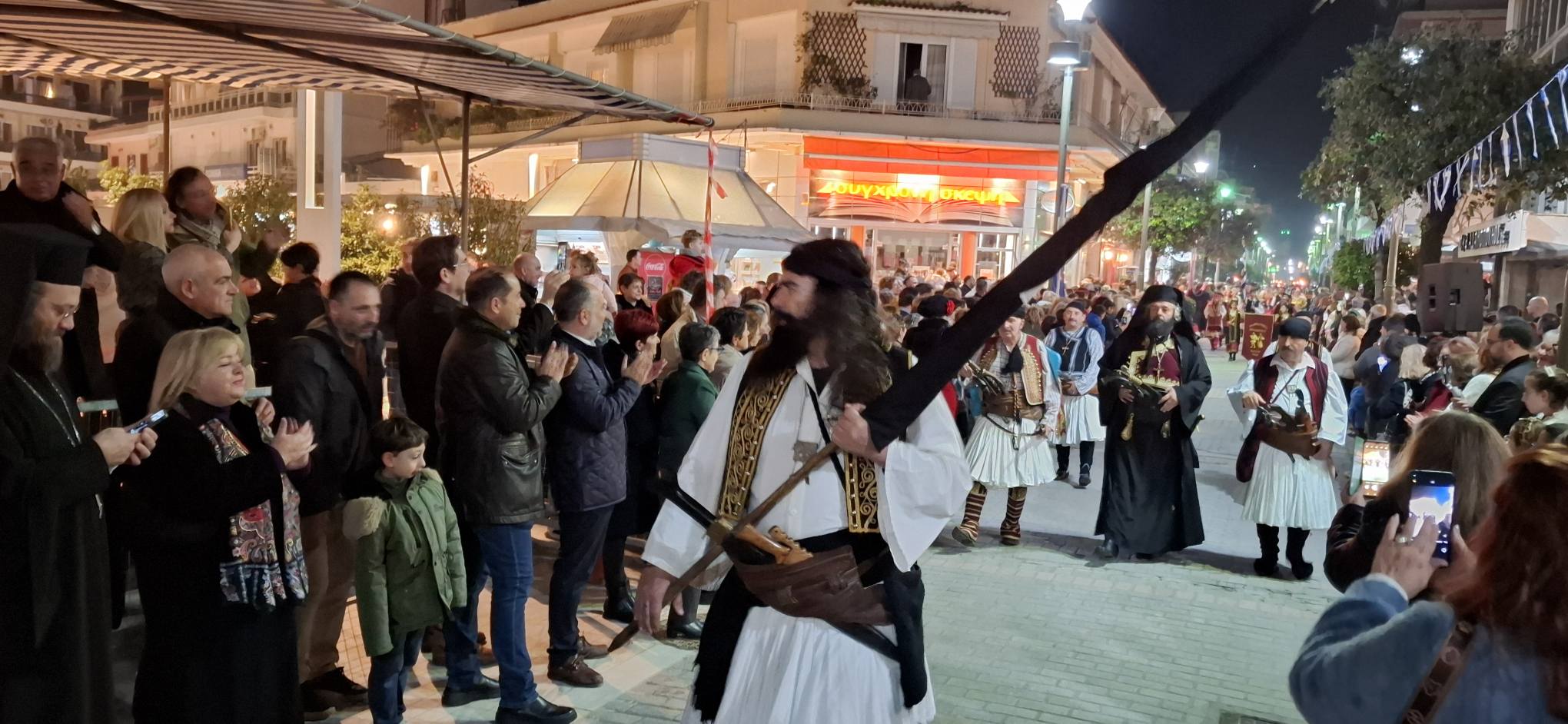 Αίγιο: Με νυχτερινή παρέλαση Αναβιωτών και με Αλογα τιμήθηκε η Μυστική Συνέλευση της Βοστίτσας ΠΛΟΥΣΙΟ ΦΩΤΟΡΕΠΟΡΤΑΖ