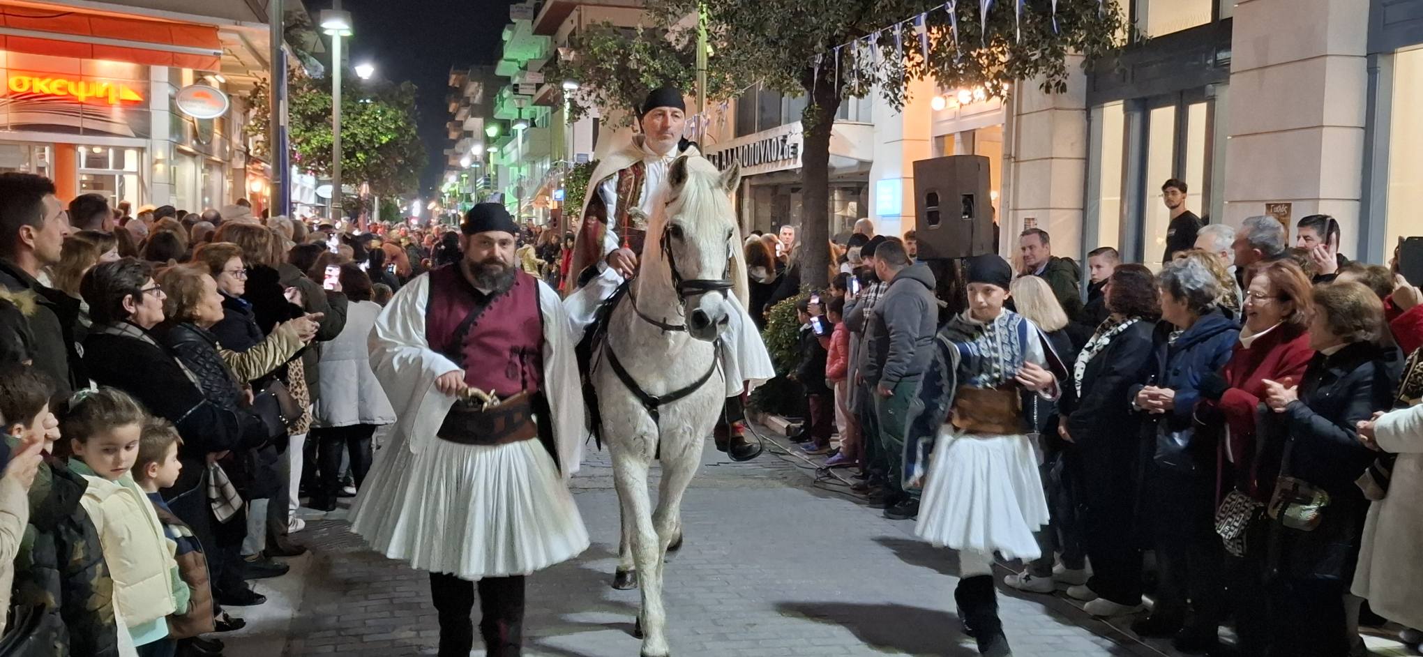 Αίγιο: Με νυχτερινή παρέλαση Αναβιωτών και με Αλογα τιμήθηκε η Μυστική Συνέλευση της Βοστίτσας ΠΛΟΥΣΙΟ ΦΩΤΟΡΕΠΟΡΤΑΖ