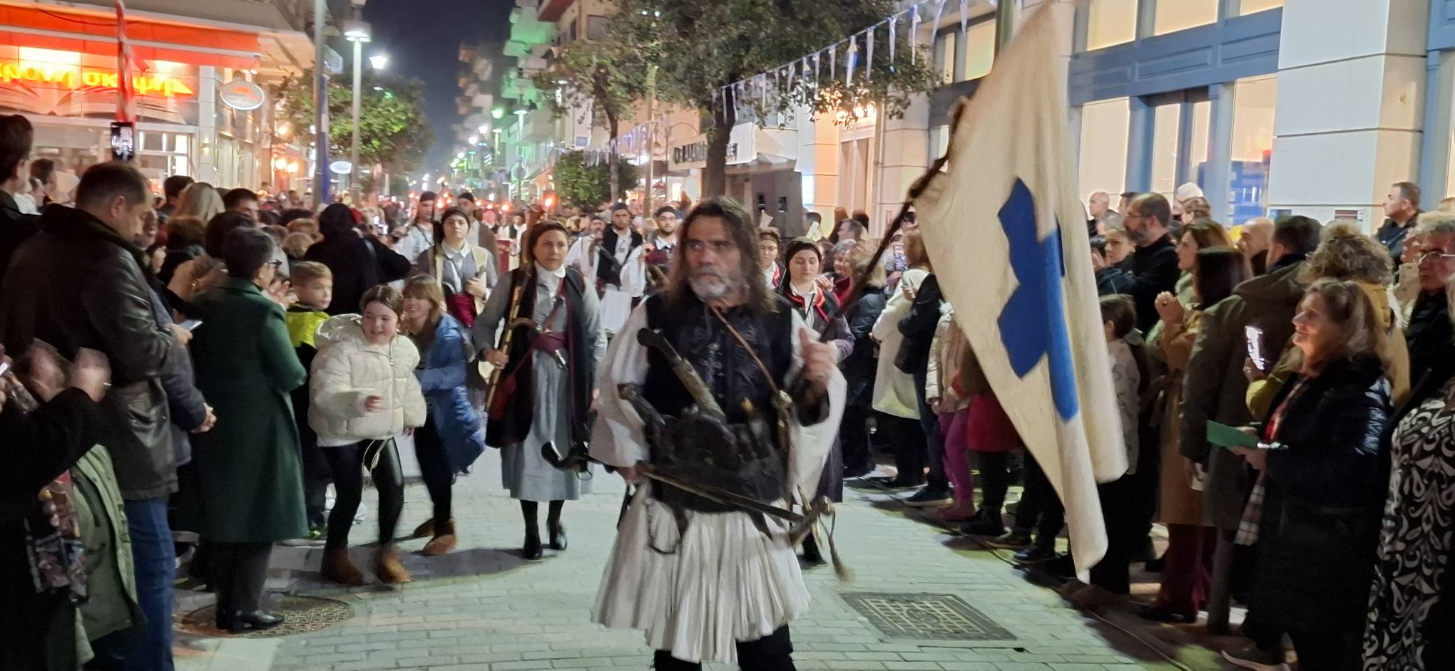 Αίγιο: Με νυχτερινή παρέλαση Αναβιωτών και με Αλογα τιμήθηκε η Μυστική Συνέλευση της Βοστίτσας ΠΛΟΥΣΙΟ ΦΩΤΟΡΕΠΟΡΤΑΖ