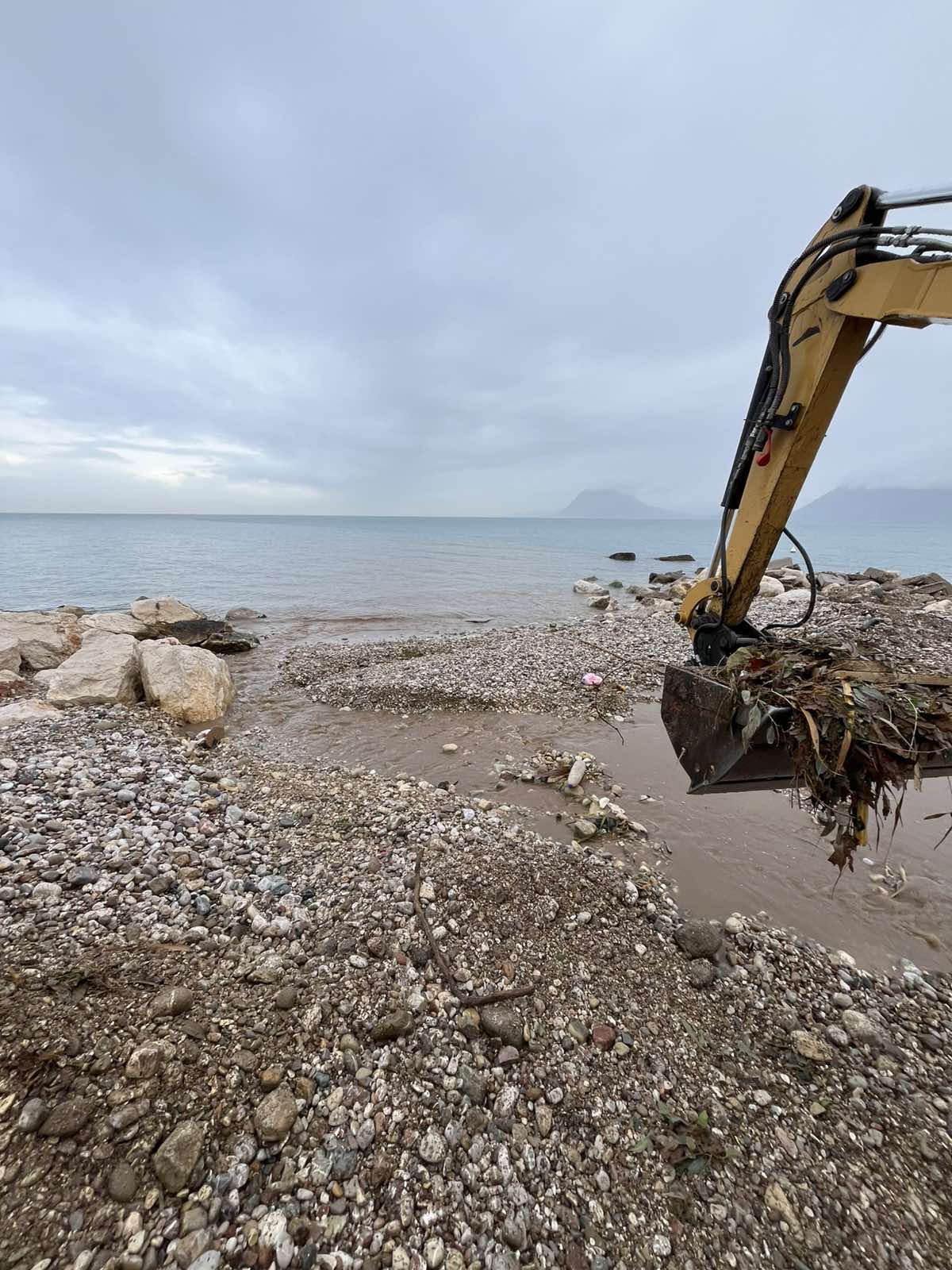 Αχαΐα: «Απόνερα» της κακοκαιρίας σήμαναν «συναγερμό» σε δύο σημεία ΦΩΤΟ