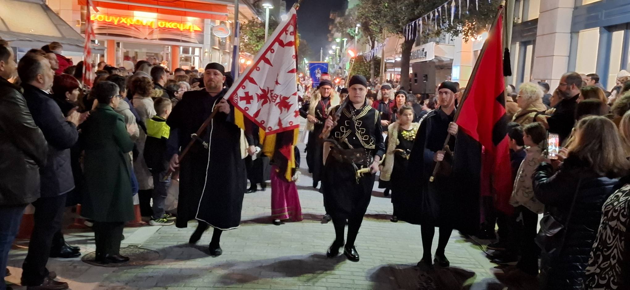 Αίγιο: Με νυχτερινή παρέλαση Αναβιωτών και με Αλογα τιμήθηκε η Μυστική Συνέλευση της Βοστίτσας ΠΛΟΥΣΙΟ ΦΩΤΟΡΕΠΟΡΤΑΖ