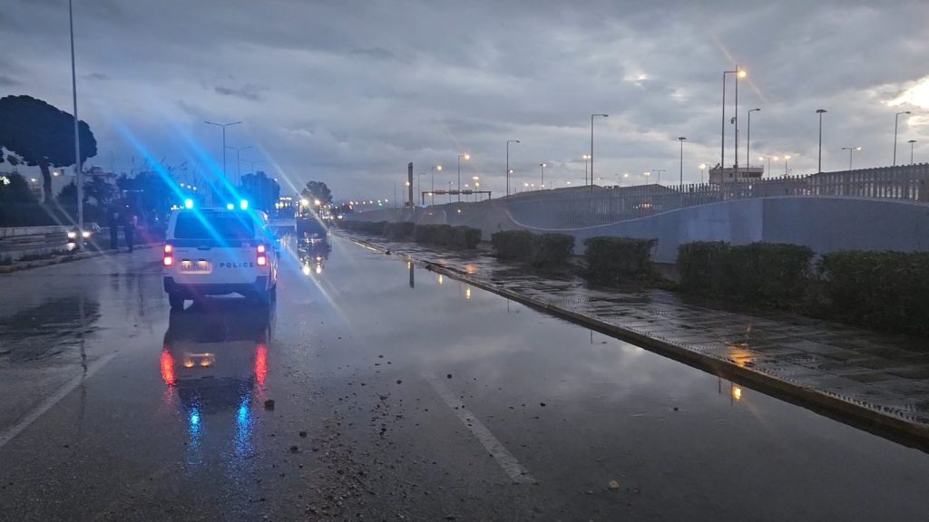 Πάτρα: Πλημύρισε και έκλεισε ο δρόμος...«λίμνη» Ακτή Δυμαίων ΦΩΤΟ