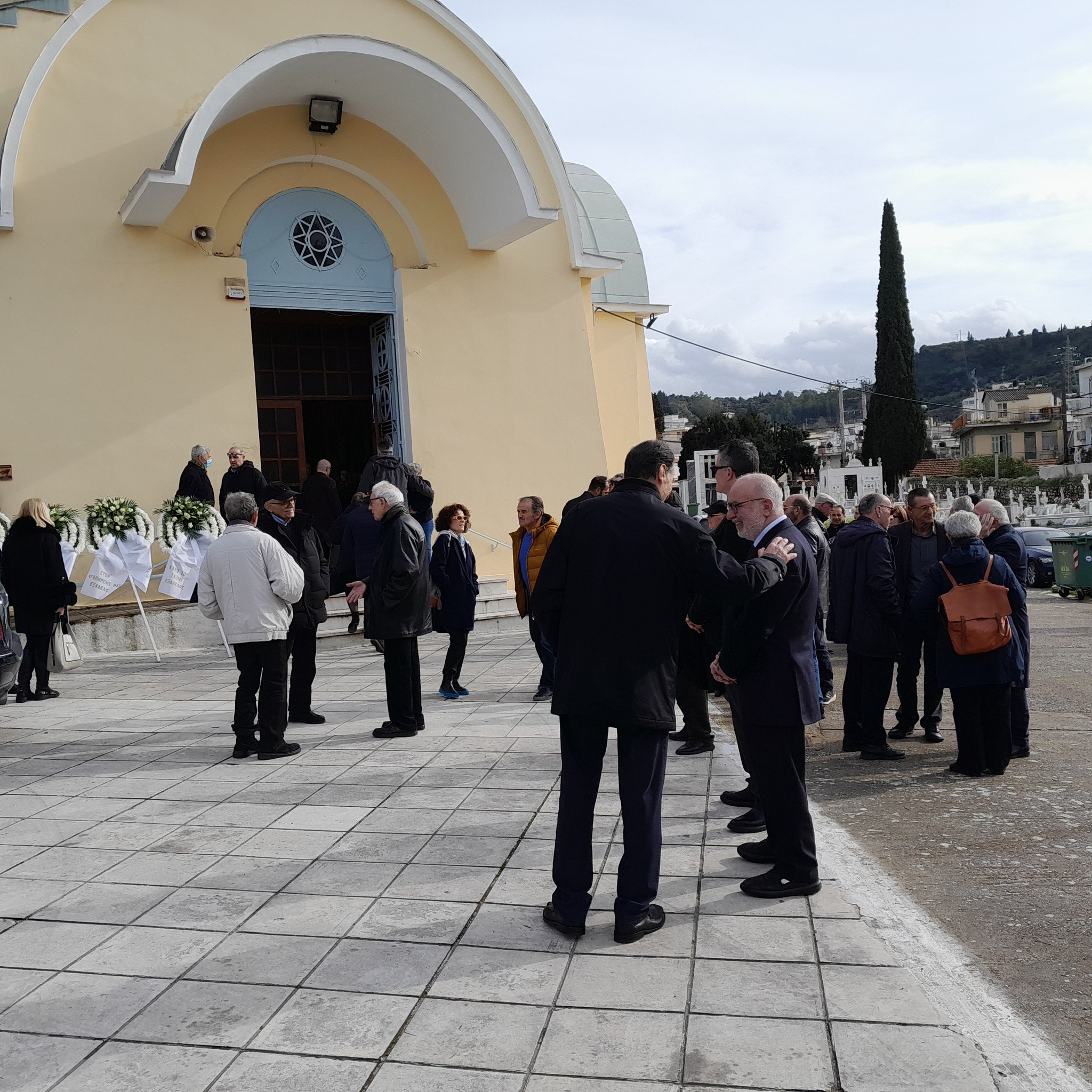 Πάτρα: Κηδεύτηκε...με παρατεταμένο χειροκρότημα ο Πέτρος Καθρέπτας ΦΩΤΟ