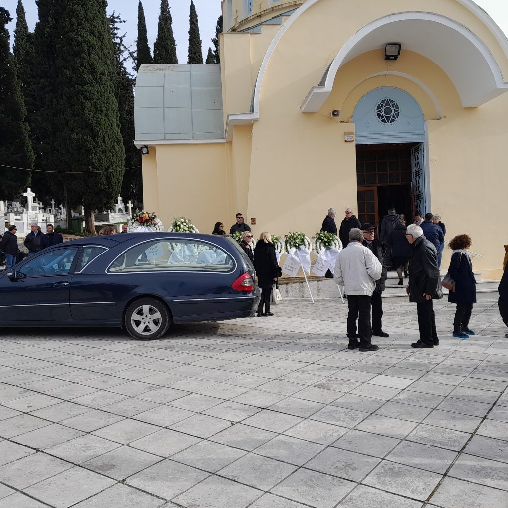 Πάτρα: Κηδεύτηκε...με παρατεταμένο χειροκρότημα ο Πέτρος Καθρέπτας ΦΩΤΟ