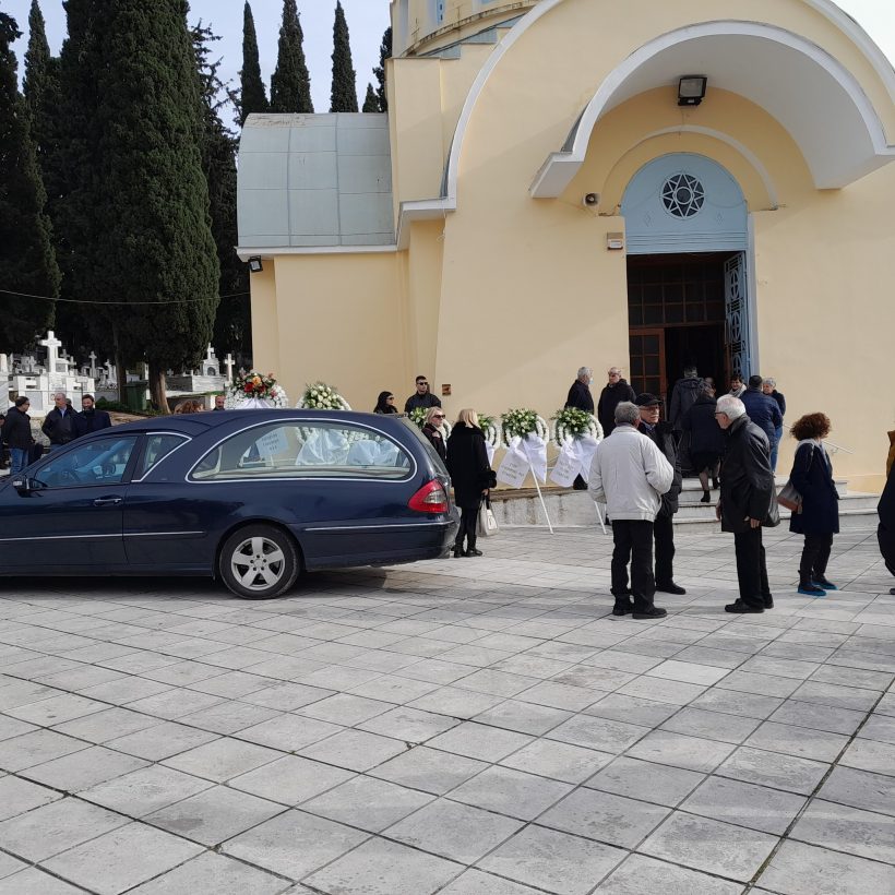 Πάτρα: Κηδεύτηκε...με παρατεταμένο χειροκρότημα ο Πέτρος Καθρέπτας ΦΩΤΟ