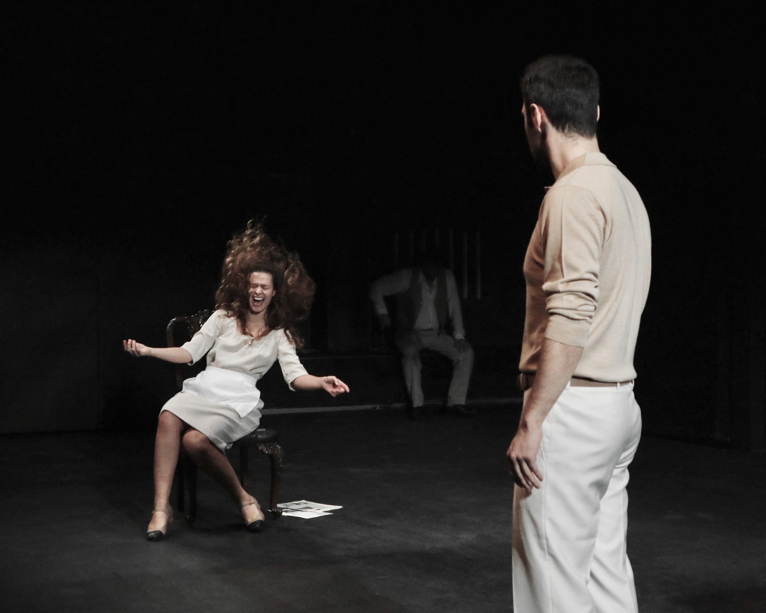 Τελευταίες παραστάσεις για το «Ταξίδι Μεγάλης Μέρας Μέσα στη Νύχτα» του ΔΗΠΕΘΕ Πάτρας ΦΩΤΟ