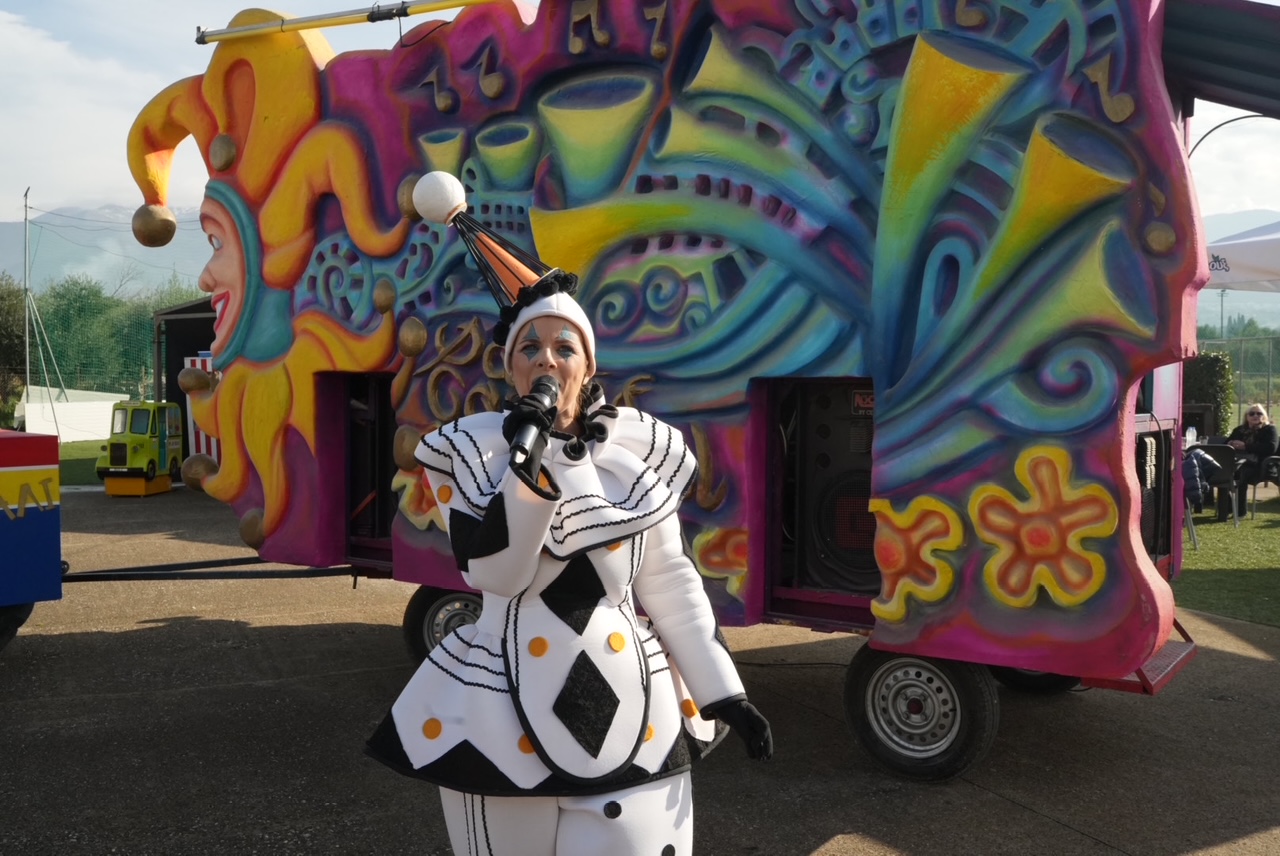 Πάτρα: Τα παιδιά στην «Αθλητική Καρναβαλιάδα» του Καρναβαλιού των Μικρών