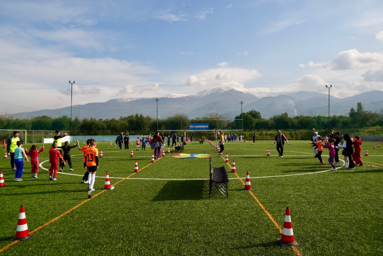 Πάτρα: Τα παιδιά στην «Αθλητική Καρναβαλιάδα» του Καρναβαλιού των Μικρών