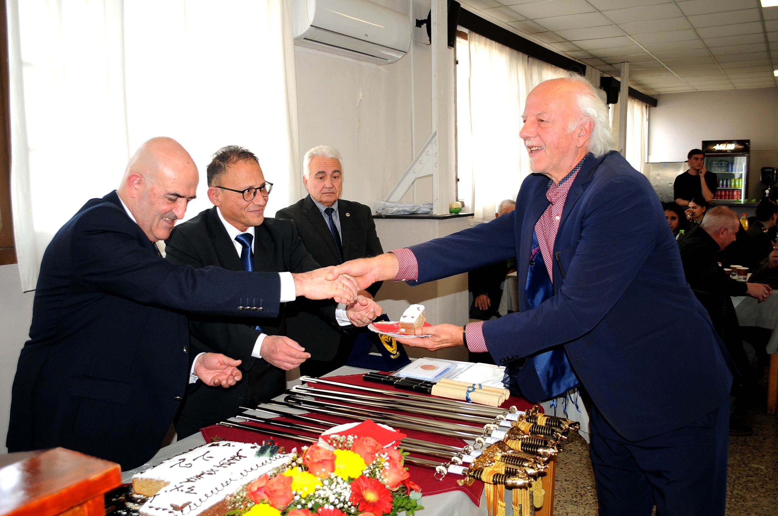 Η δημοτική αρχή σε Πρωτοχρονιάτικες πίτες ΦΩΤΟ