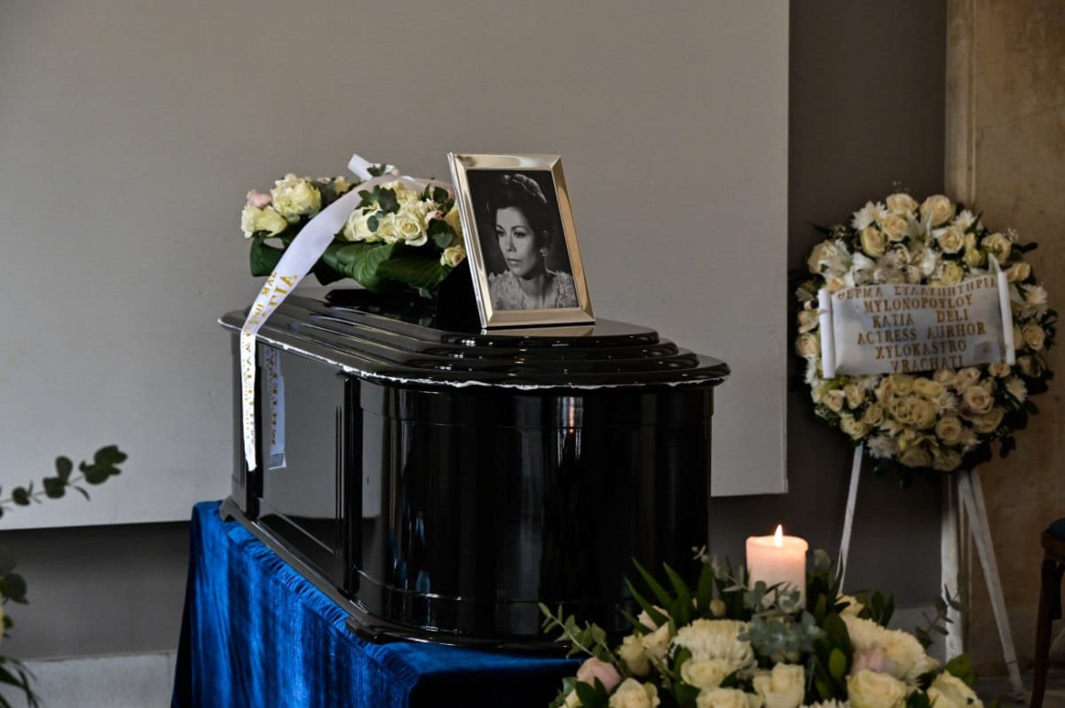 Συγκίνηση και χειροκρότημα για την Μέλπω Ζαρόκωστα ΦΩΤΟ