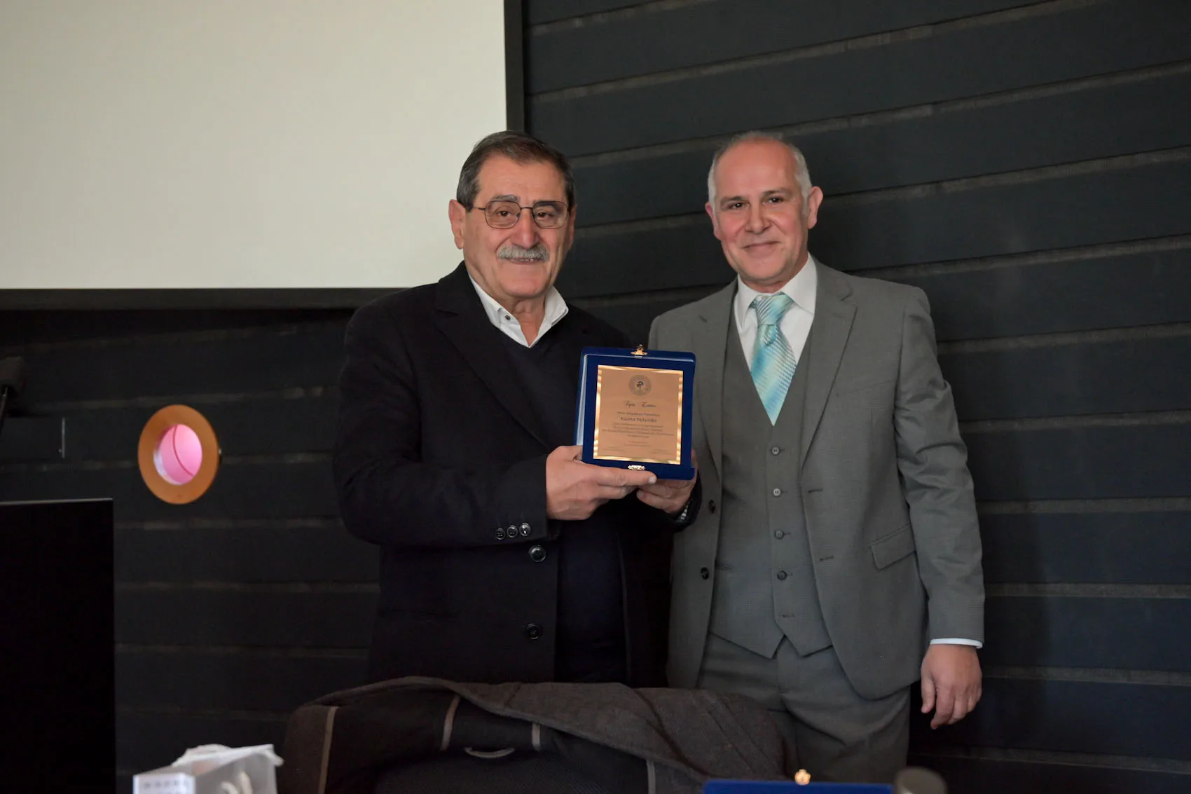 Πάτρα: «Πιτοδρομίες» για Πελετίδη και στελέχη του ΦΩΤΟ