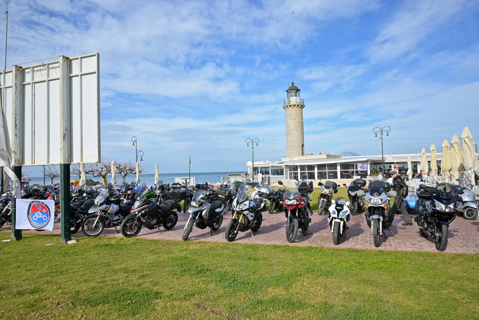 Γέμισε με μοτοσικλετιστές της ΑΧΛΕΜΟ ο Φάρος της Πάτρας ΦΩΤΟ