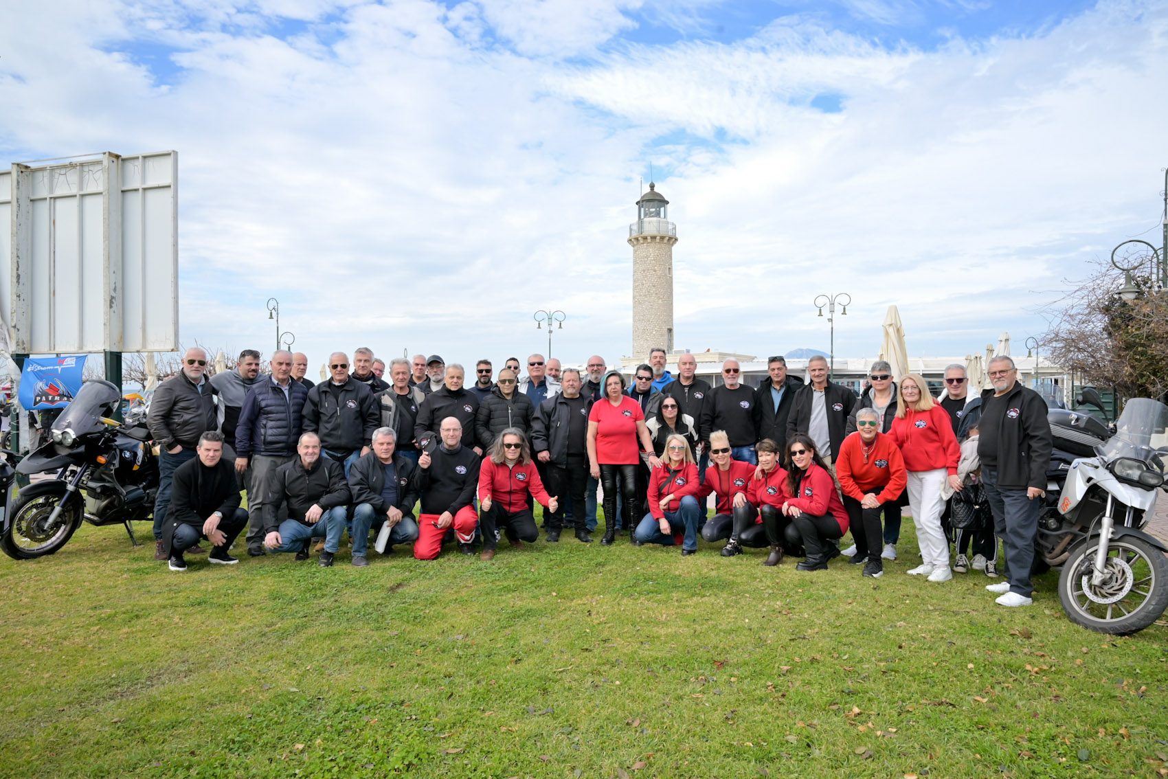Γέμισε με μοτοσικλετιστές της ΑΧΛΕΜΟ ο Φάρος της Πάτρας ΦΩΤΟ