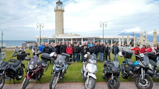 Γέμισε με μοτοσικλετιστές της ΑΧΛΕΜΟ ο Φάρος της Πάτρας ΦΩΤΟ